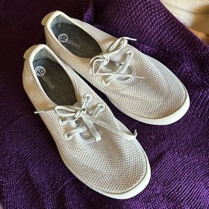 Allbirds. Men’s size 10. Off white or a very light gray.